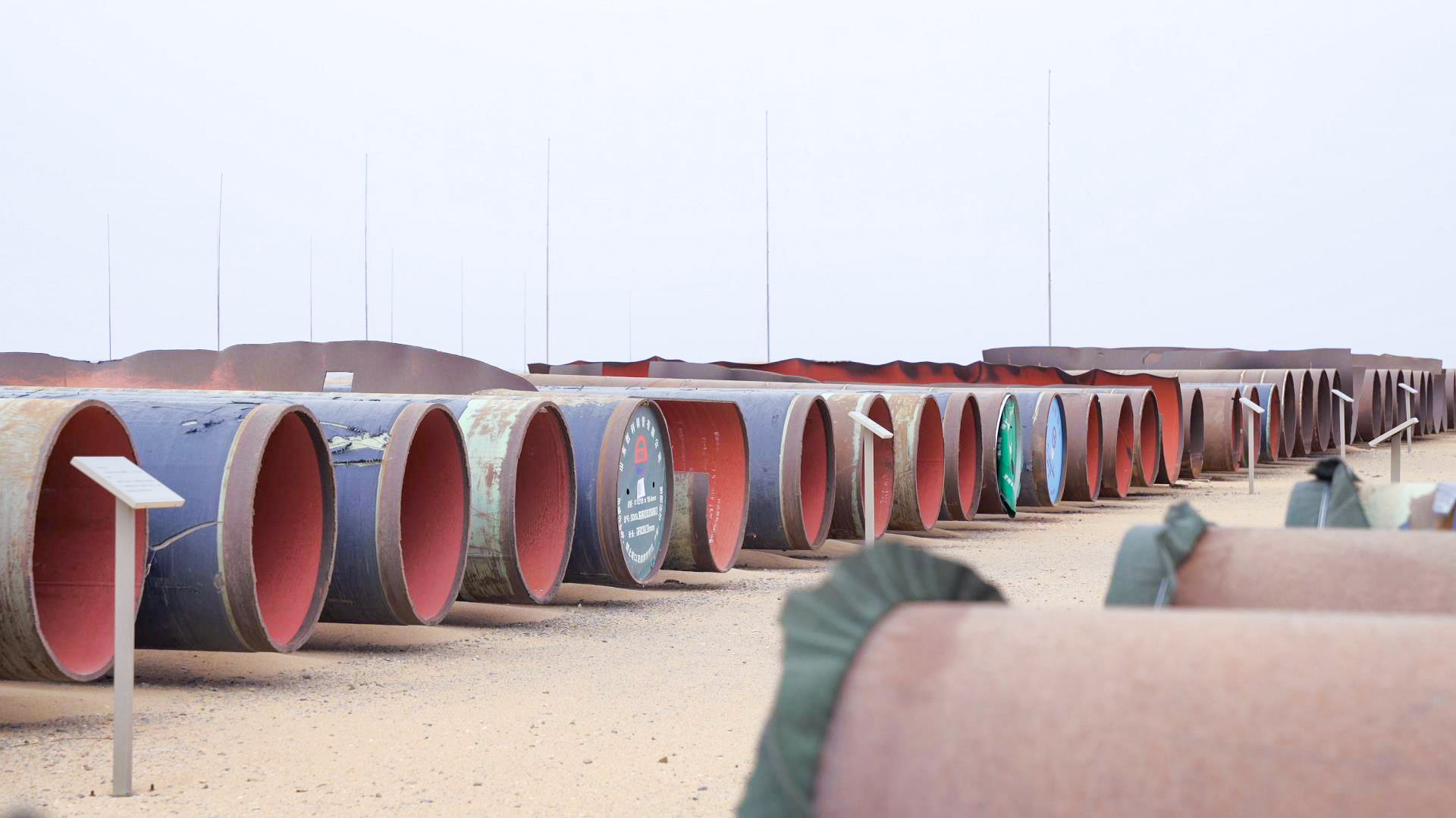 試驗場所內(nèi)放置的實驗管材。受訪者供圖