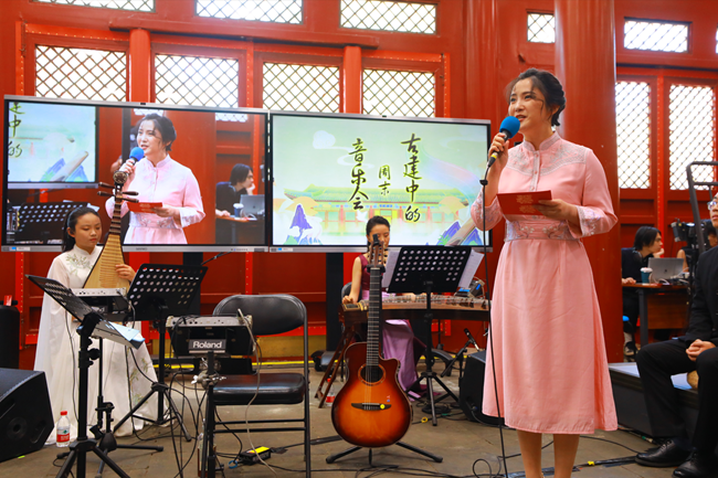古建中的音樂會。校方供圖