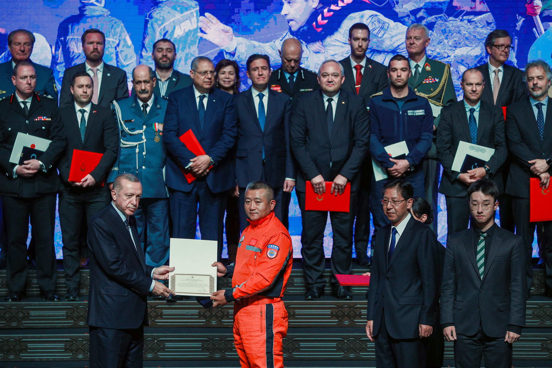 土耳其向包括中國救援隊在內(nèi)的地震救援人員頒發(fā)獎?wù)? /><span>土耳其向包括中國救援隊在內(nèi)的地震救援人員頒發(fā)獎?wù)?/span></a></li>
				<li><a href=