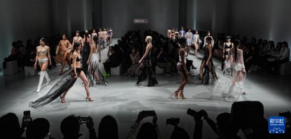 愛慕Aimer新品發(fā)布秀亮相2025中國國際時(shí)裝周