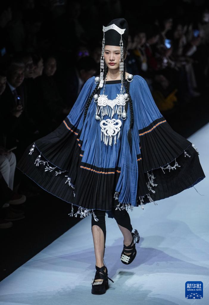 盤州·烏蒙村秀X烏蒙村秀·浦思亮相2025中國國際時裝周