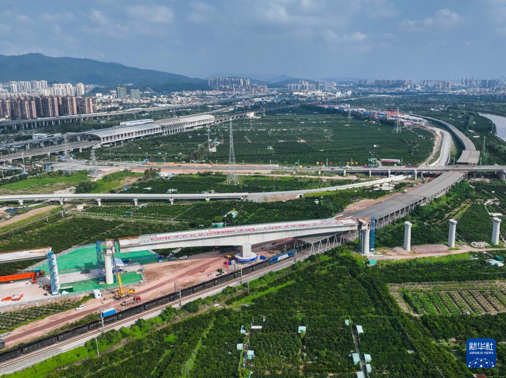 深江鐵路首座轉(zhuǎn)體橋成功跨越廣珠貨運鐵路