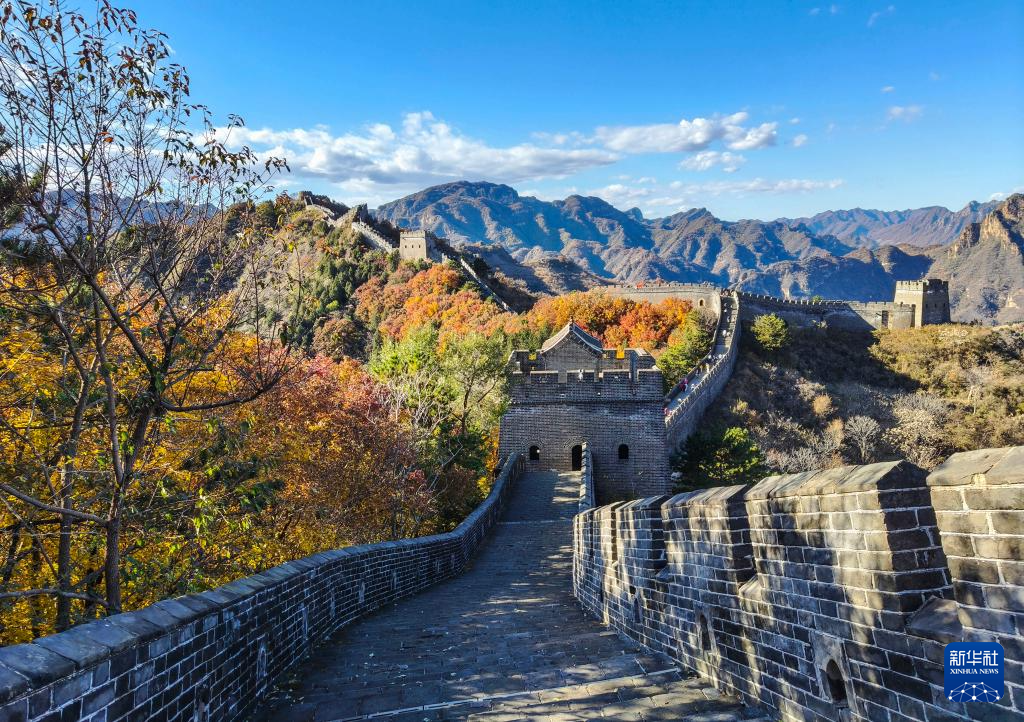 秋染薊北雄關(guān)