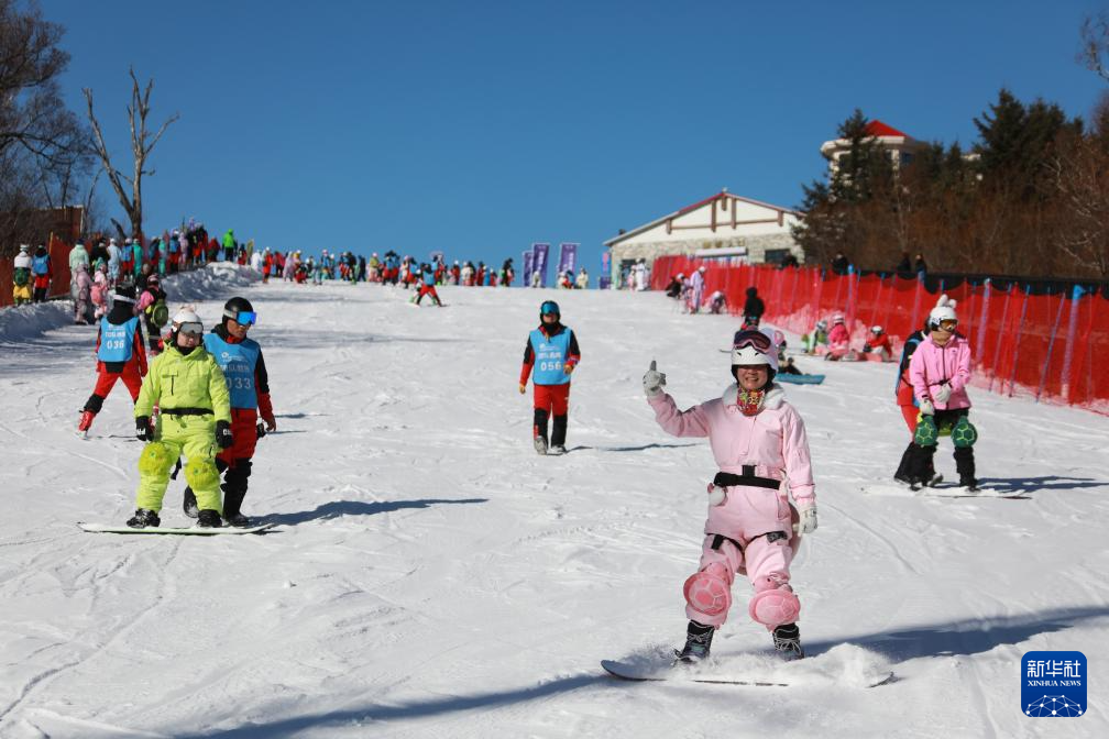 “爾濱”冰雪季開啟！亞布力滑雪旅游度假區(qū)開板