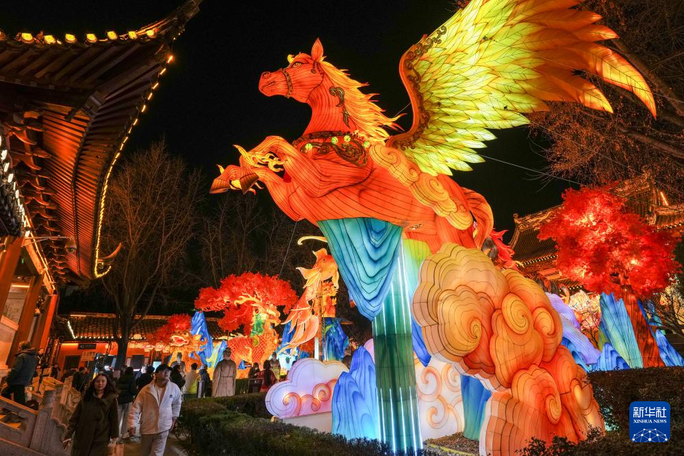 江蘇南京：燈彩亮 迎新年